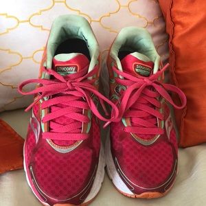 Saucony Kiwara 6 running/athletic/tennis shoes